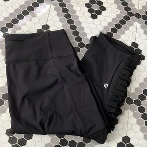 Lululemon 🍋 - Cropped leggings with side pockets and mesh details